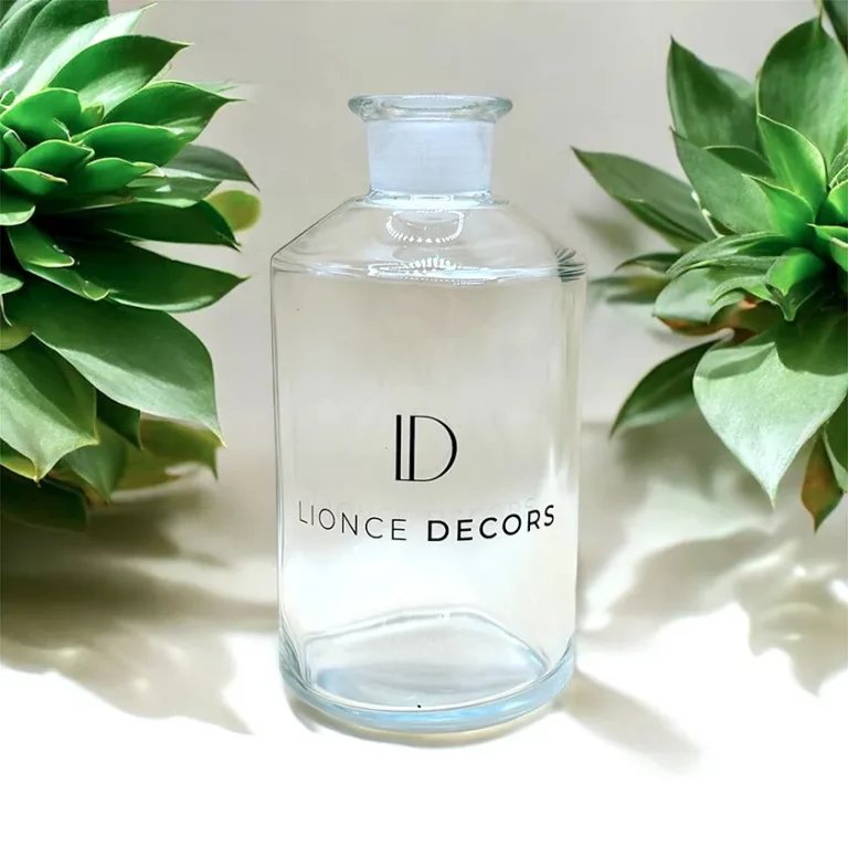 Marquage sérigraphie de flacon en verre transparent avec logo Lionce Décors – décorateur industriel